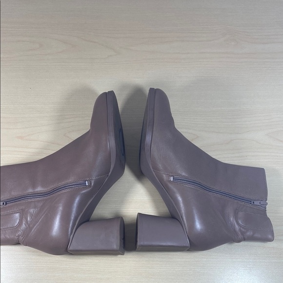 Camper Light Mauve Leather Ankle Boots with Heel - Picture 6 of 11